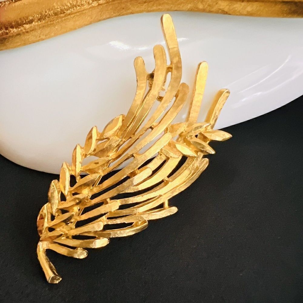 Vintage BSK Gold Tone Brooch Plant Leaf Textured Large Brushed 4592